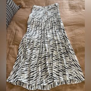 Zara Elegant Black and White  pleated Women's midi Skirt